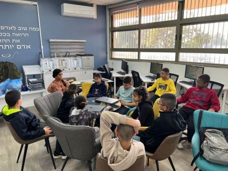 دورة الروبوتيكا الطلاب محدودي الرؤية "تاقيل" في رهط